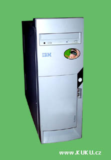 Repasované počítače PC IBM - detailní fotografie.